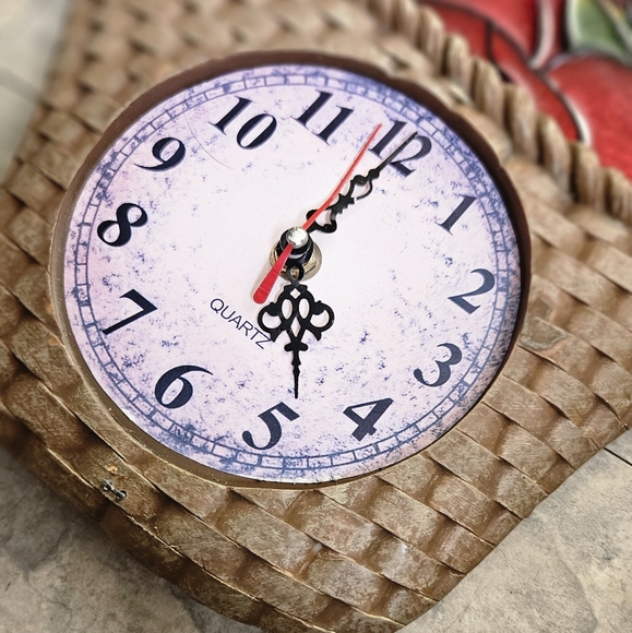 VTG Resin Apple Basket Shaped Kitchen Quartz Clock Works - Picture 5 of 8